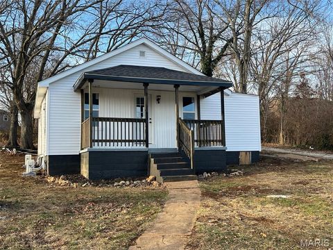 Photo of 912 Stone Street, Potosi, MO 63664 (MLS # 25082094)