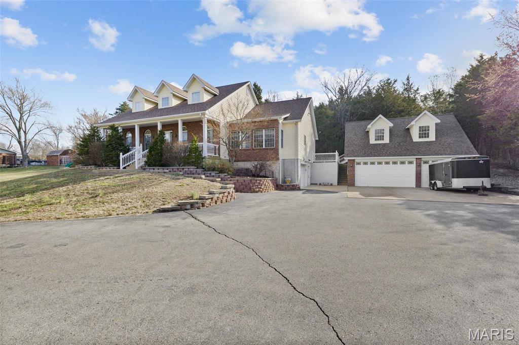 1736 Debra Lane