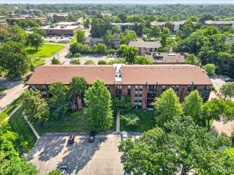 Photo of 585 Coeur De Royale Drive #201, Creve Coeur, MO 63141 (MLS # 26053869)