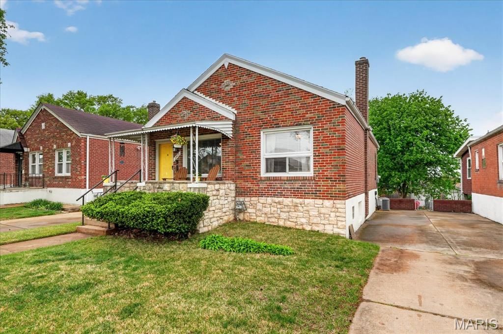 Photo of 3409 Macklind Avenue, St Louis, MO 63139 (MLS # 26023156)