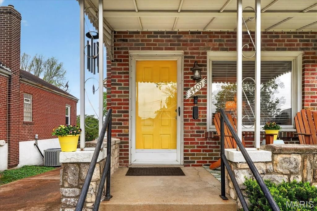 Photo of 3409 Macklind Avenue, St Louis, MO 63139 (MLS # 26023156)