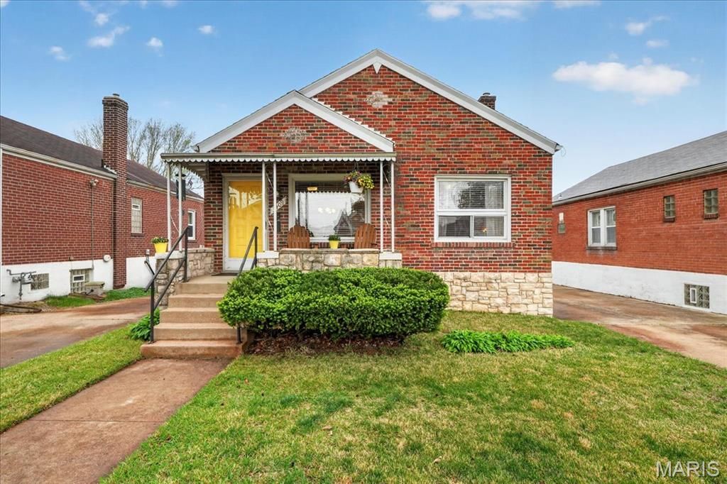 Photo of 3409 Macklind Avenue, St Louis, MO 63139 (MLS # 26023156)