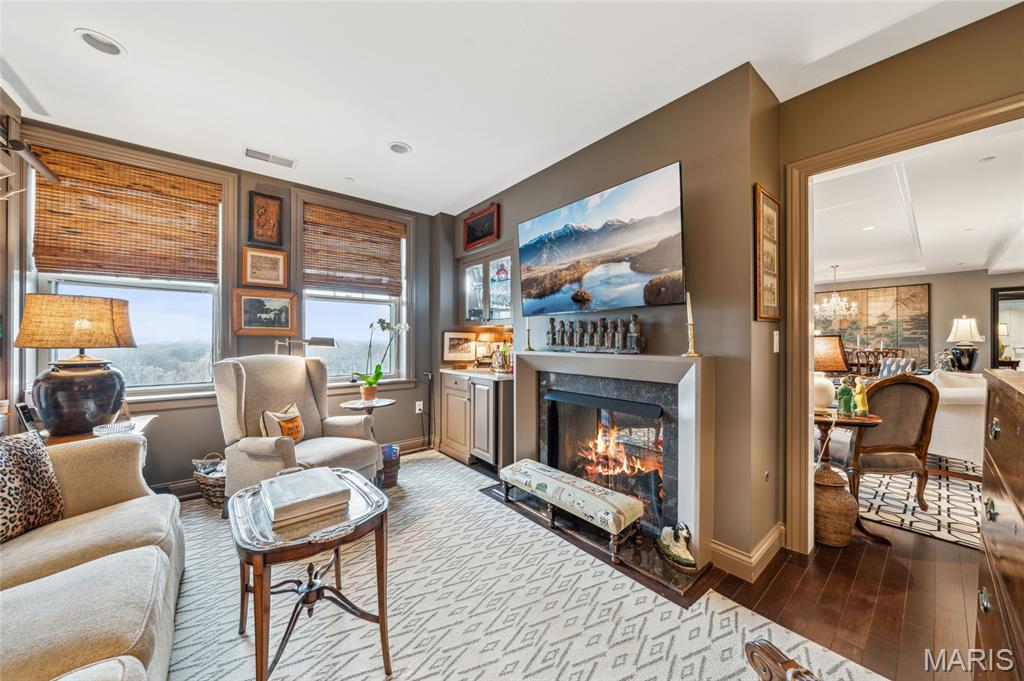 Park Plaza Residential Condo - Residential