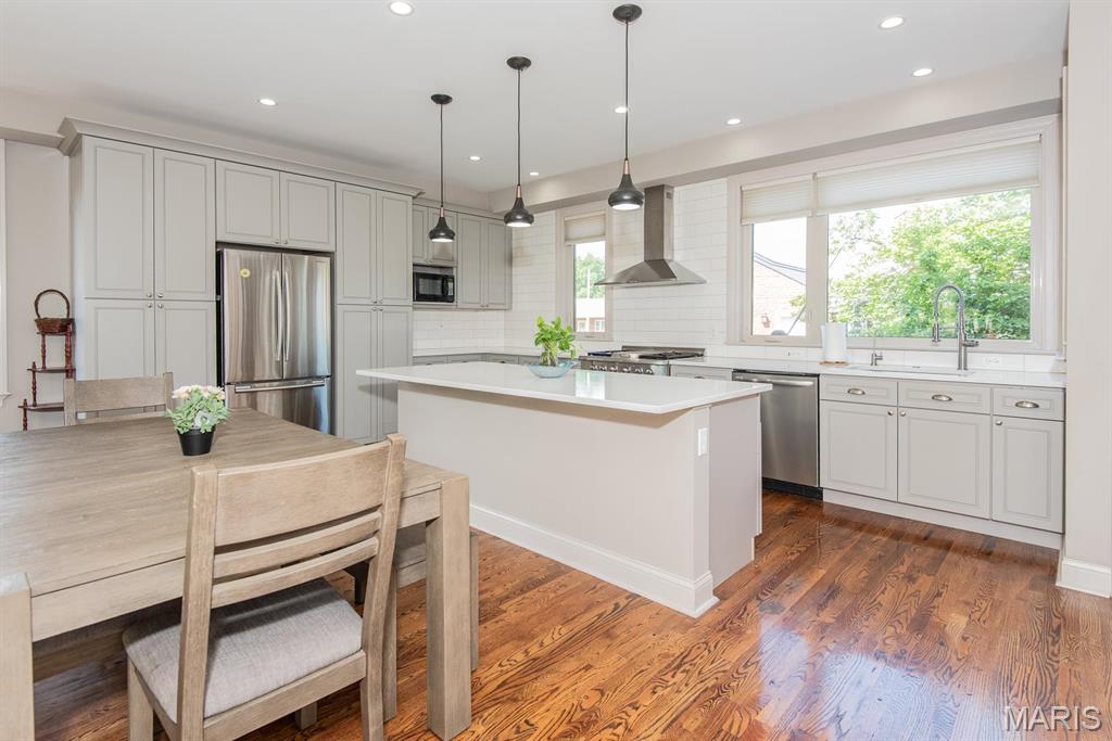 St Louis, Missouri 63109, United States, 4 Bedrooms Bedrooms, ,4 BathroomsBathrooms,Residential,Active,131484