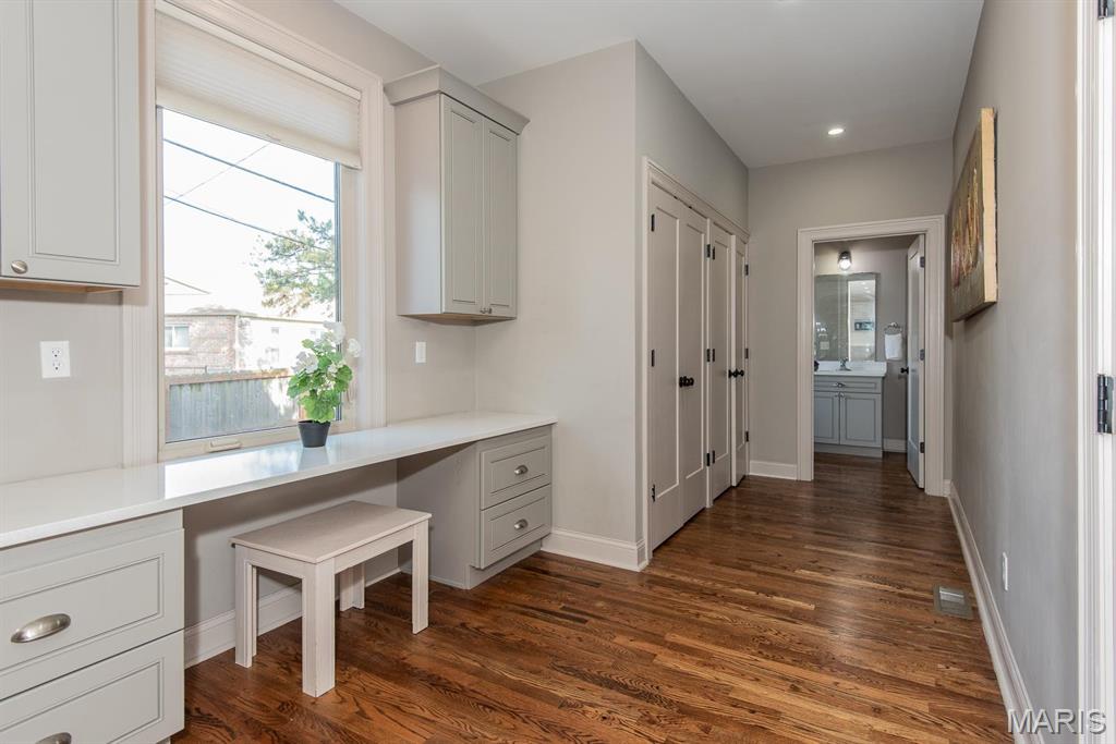 St Louis, Missouri 63109, United States, 4 Bedrooms Bedrooms, ,4 BathroomsBathrooms,Residential,Active,131484