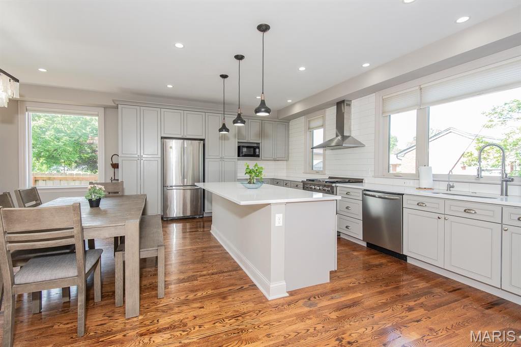 St Louis, Missouri 63109, United States, 4 Bedrooms Bedrooms, ,4 BathroomsBathrooms,Residential,Active,131484