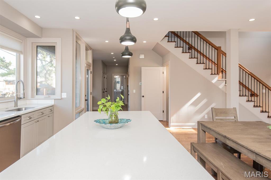 St Louis, Missouri 63109, United States, 4 Bedrooms Bedrooms, ,4 BathroomsBathrooms,Residential,Active,131484