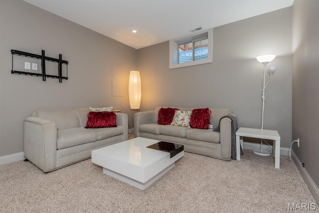 St Louis, Missouri 63109, United States, 4 Bedrooms Bedrooms, ,4 BathroomsBathrooms,Residential,Active,131484