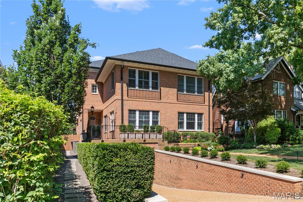 127-129 North Bemiston A Condo - Residential