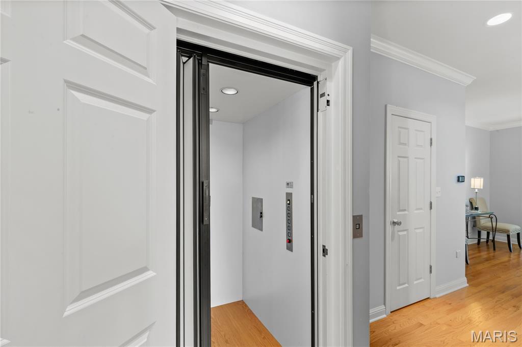 127-129 North Bemiston A Condo - Residential