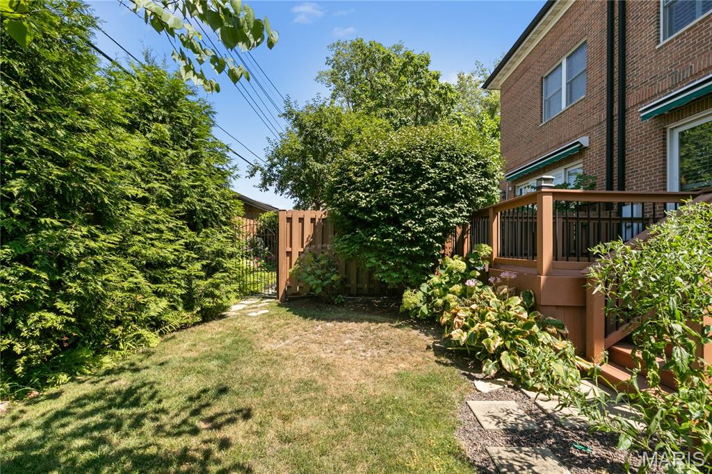 127-129 North Bemiston A Condo - Residential