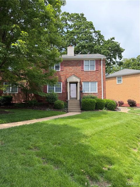 Photo of 9024 W Swan Circle, Brentwood, MO 63144 (MLS # 26033700)