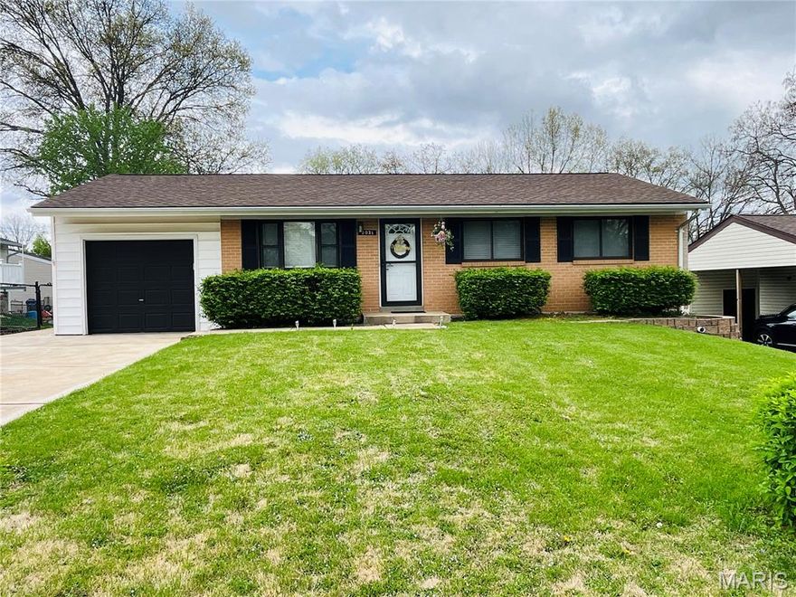 Updated home in ROCKWOOD SCHOOL DISTRICT! Don't miss your chance to own this beautiful home with three bedrooms, two full bathrooms, and MAIN LEVEL LAUNDRY.  Gas log fireplace - gas line has been capped, but can be reconnected.  Plenty of space to relax including a three seasons room with new flooring and a large fenced backyard with two patios! Schedule your showing today!