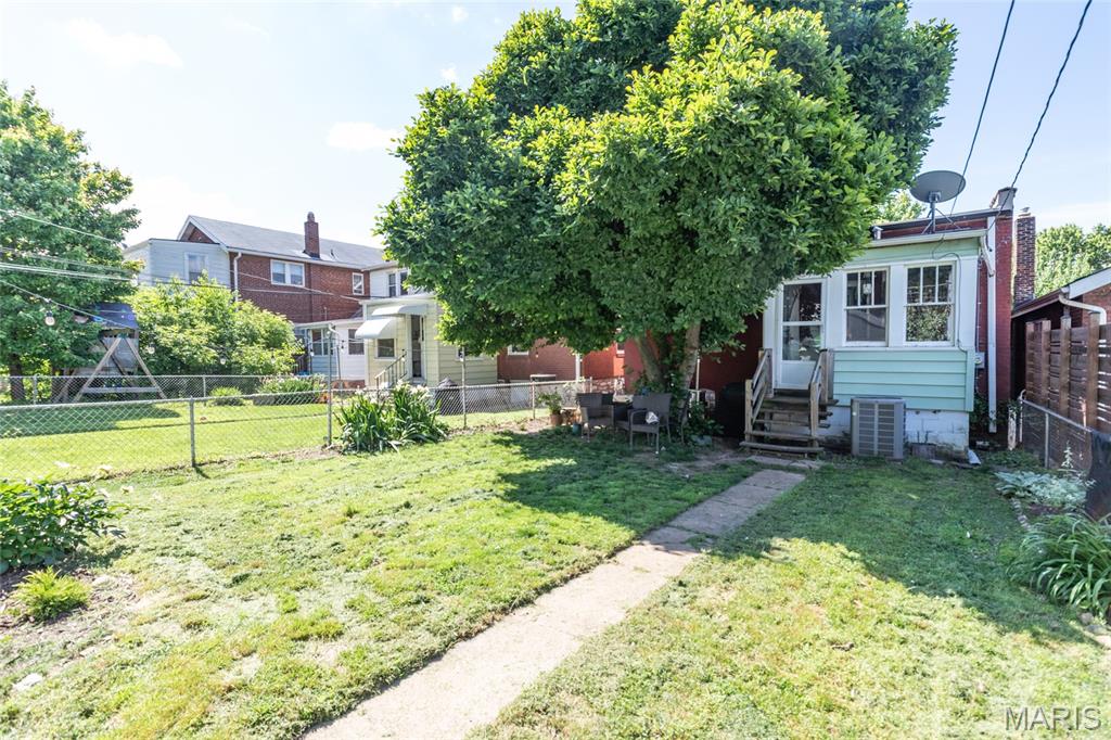 St Louis, Missouri 63109, United States, 2 Bedrooms Bedrooms, ,1 BathroomBathrooms,Residential,Pending,151920