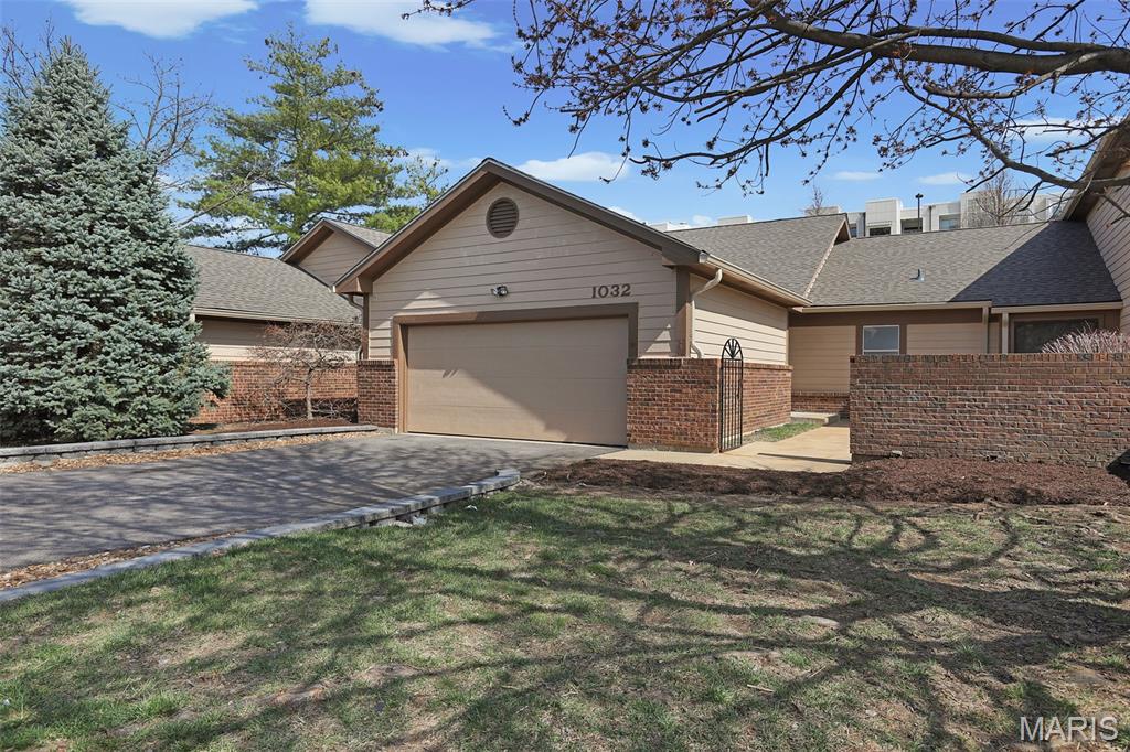 1032 King Henry Court