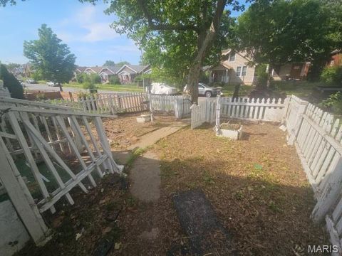 Tiny photo for 4834 Calvin Avenue, St Louis, MO 63115 (MLS # 26031242)