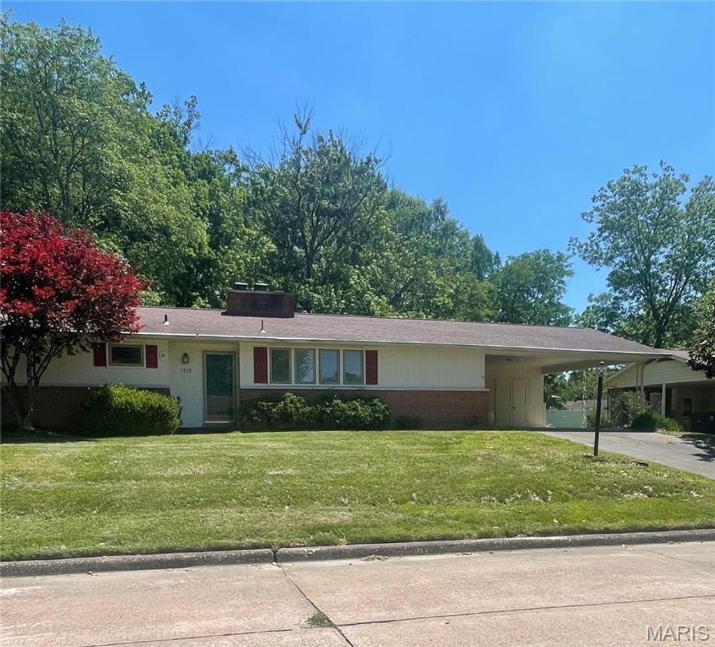 Photo of 1715 Westridge Drive, Cape Girardeau, MO 63701 (MLS # 26028776)