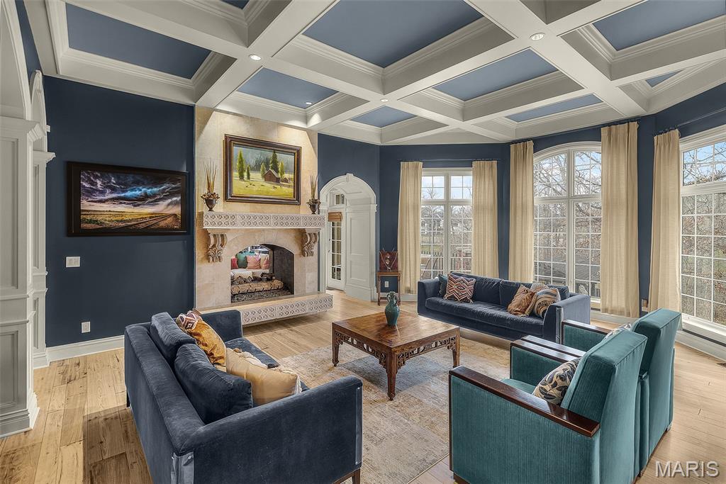 Windwood Lake Estate - Residential