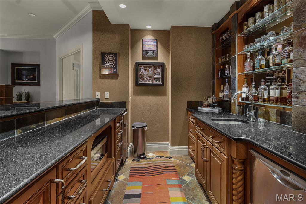 Windwood Lake Estate - Residential