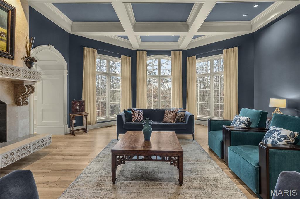 Windwood Lake Estate - Residential