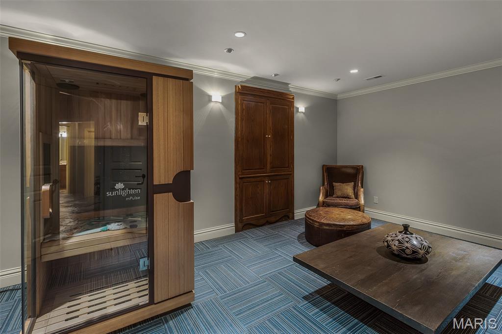 Windwood Lake Estate - Residential