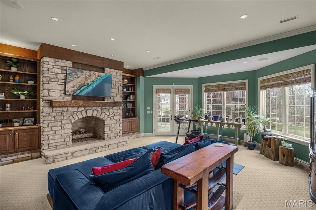 Windwood Lake Estate - Residential