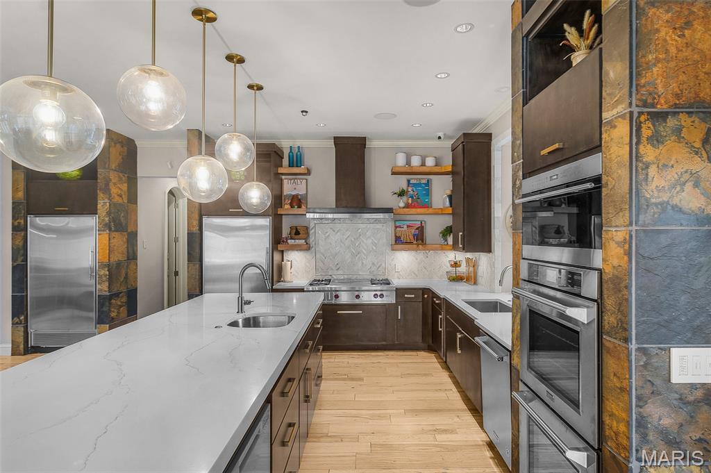 Windwood Lake Estate - Residential