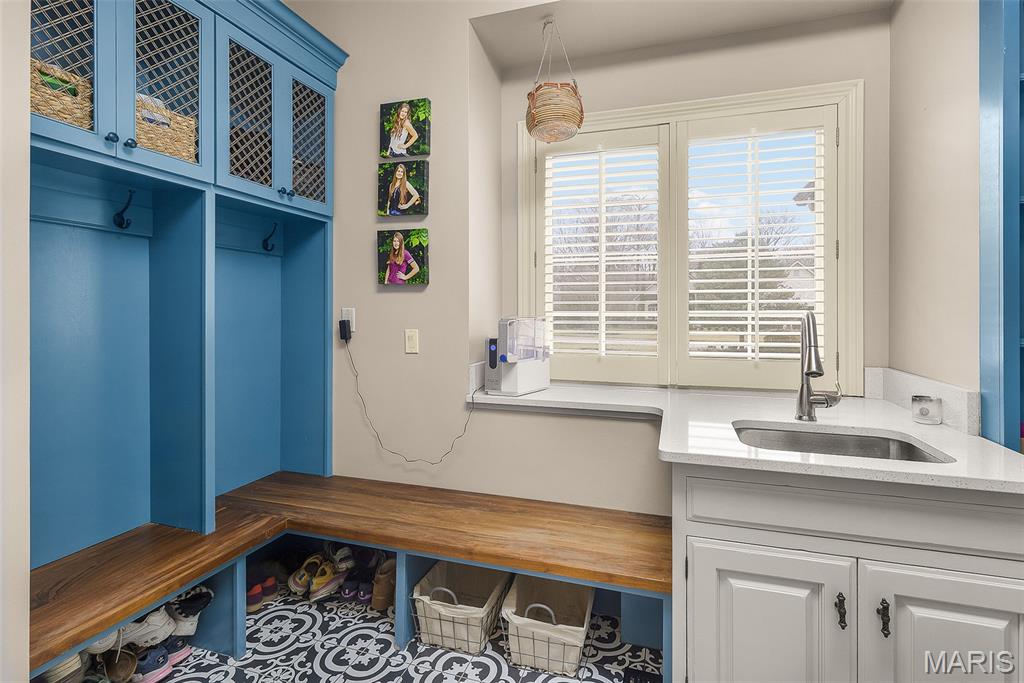 Windwood Lake Estate - Residential