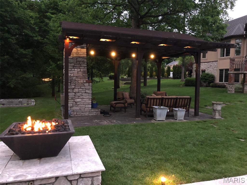 Windwood Lake Estate - Residential