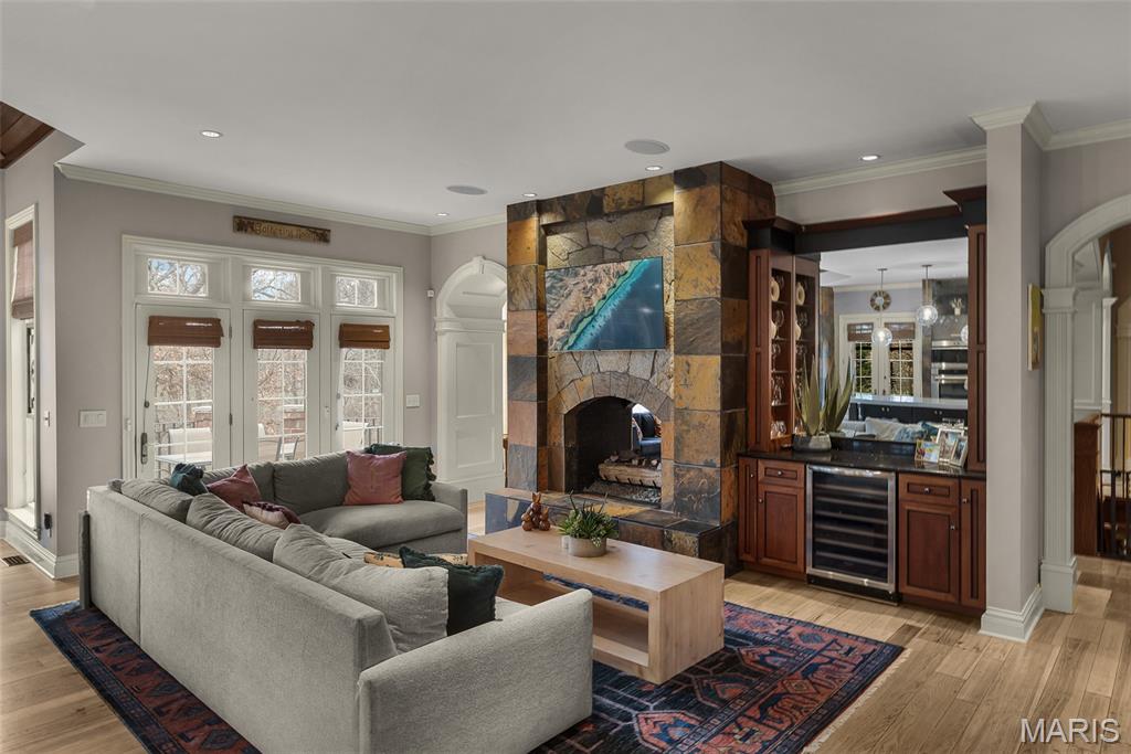 Windwood Lake Estate - Residential