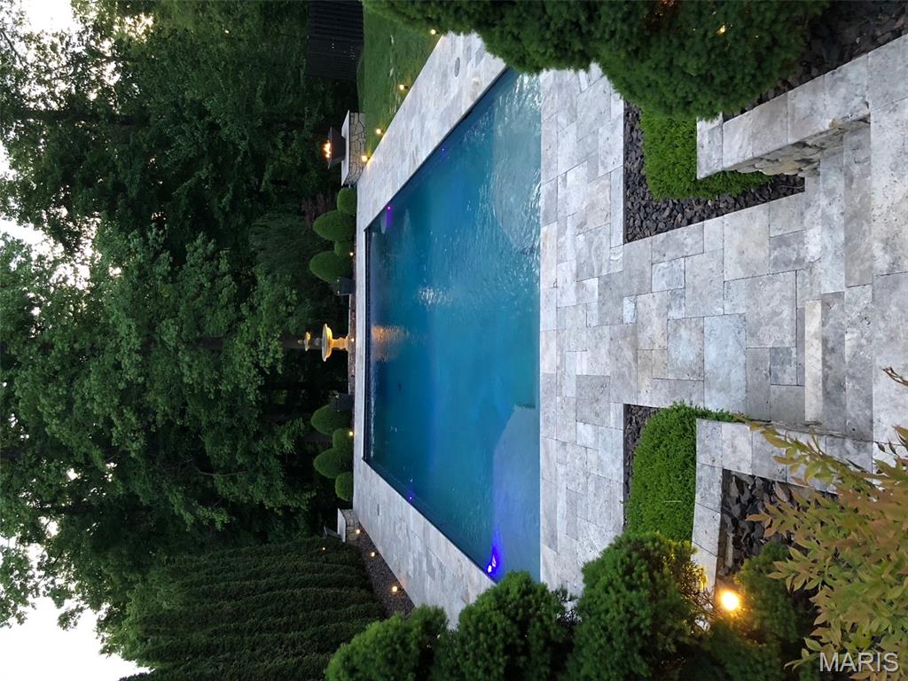 Windwood Lake Estate - Residential