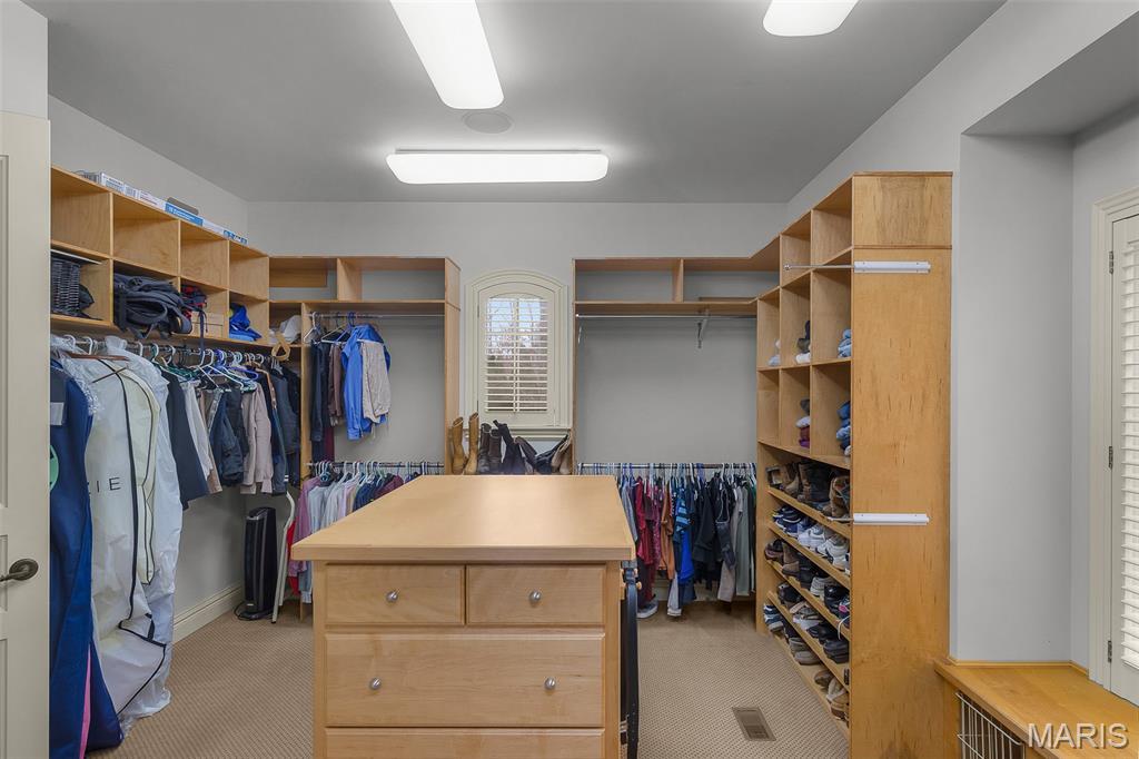 Windwood Lake Estate - Residential