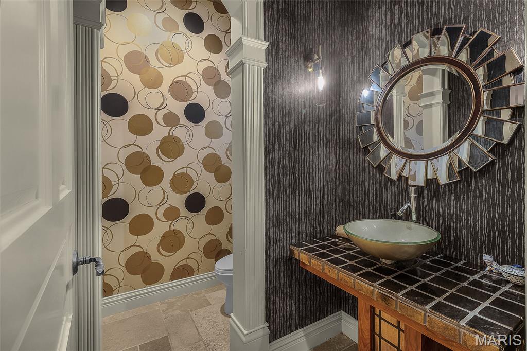 Windwood Lake Estate - Residential