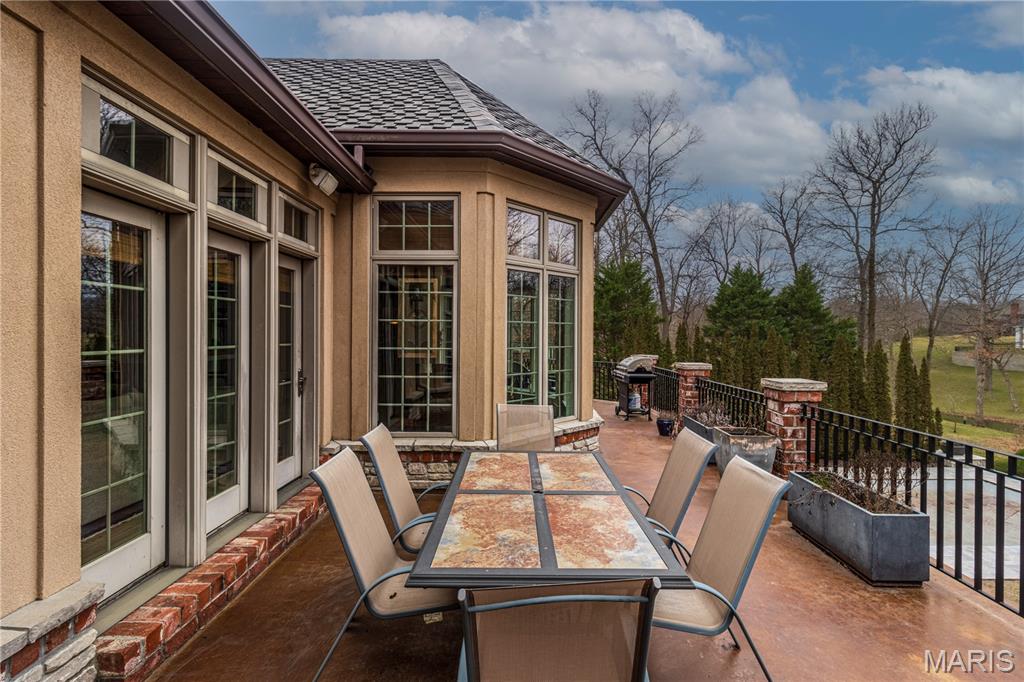 Windwood Lake Estate - Residential