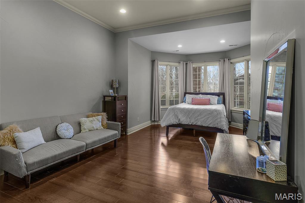 Windwood Lake Estate - Residential