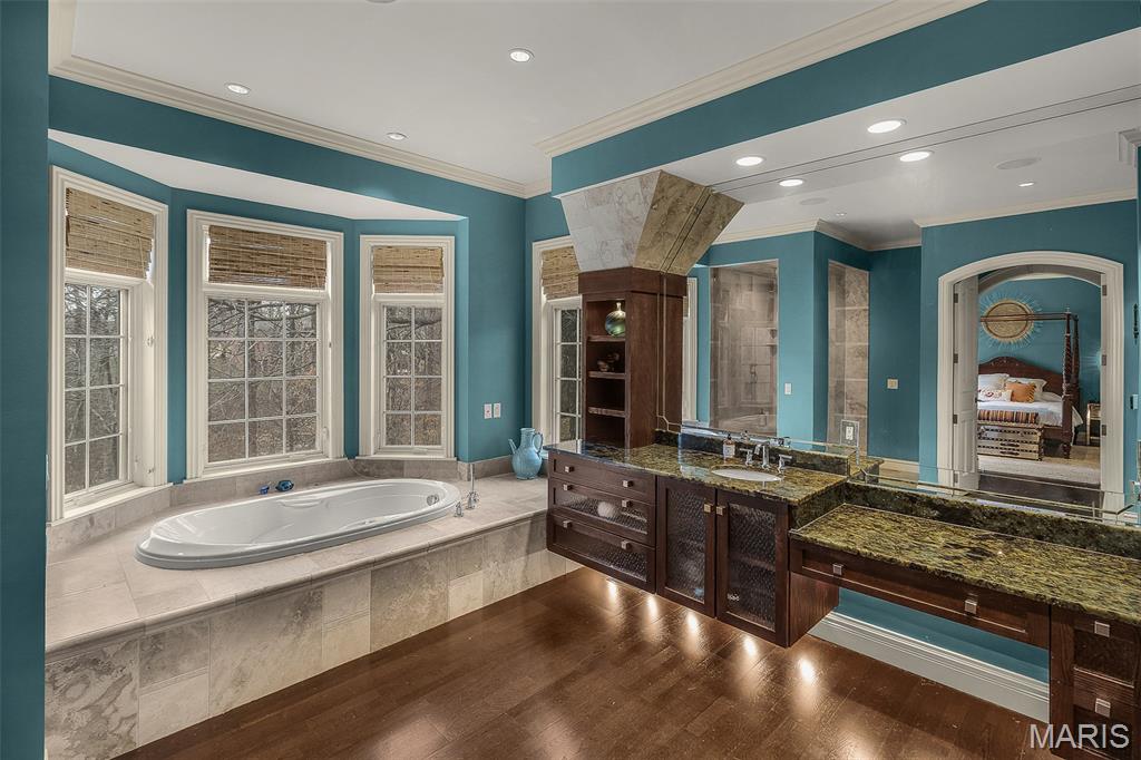 Windwood Lake Estate - Residential