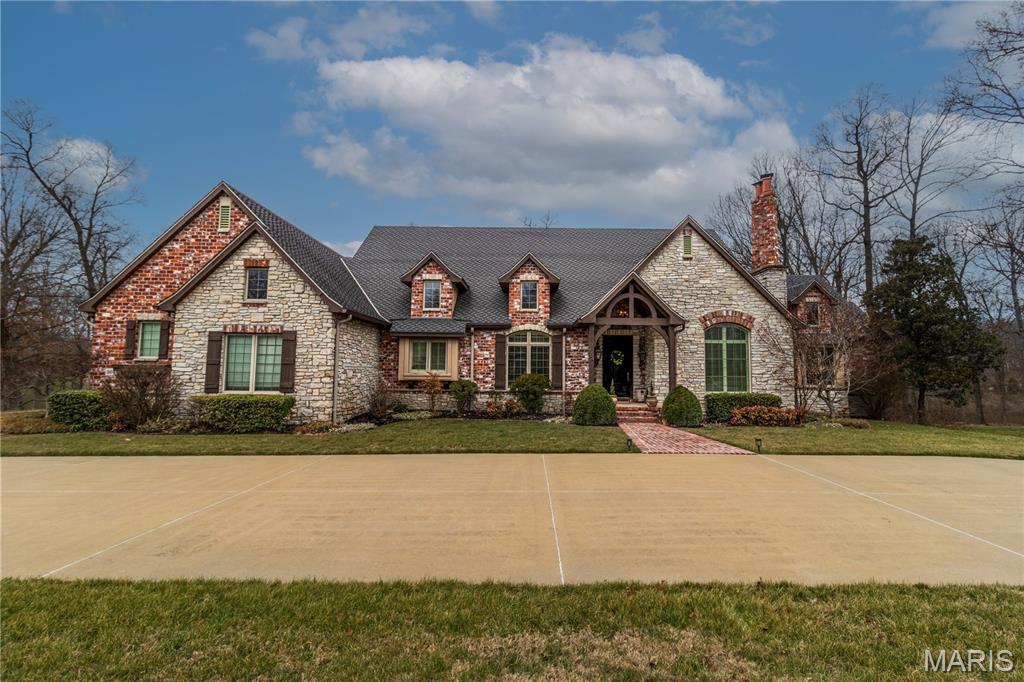 Windwood Lake Estate - Residential