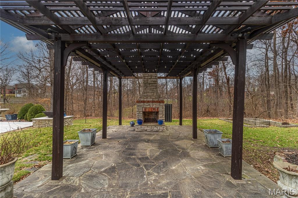 Windwood Lake Estate - Residential