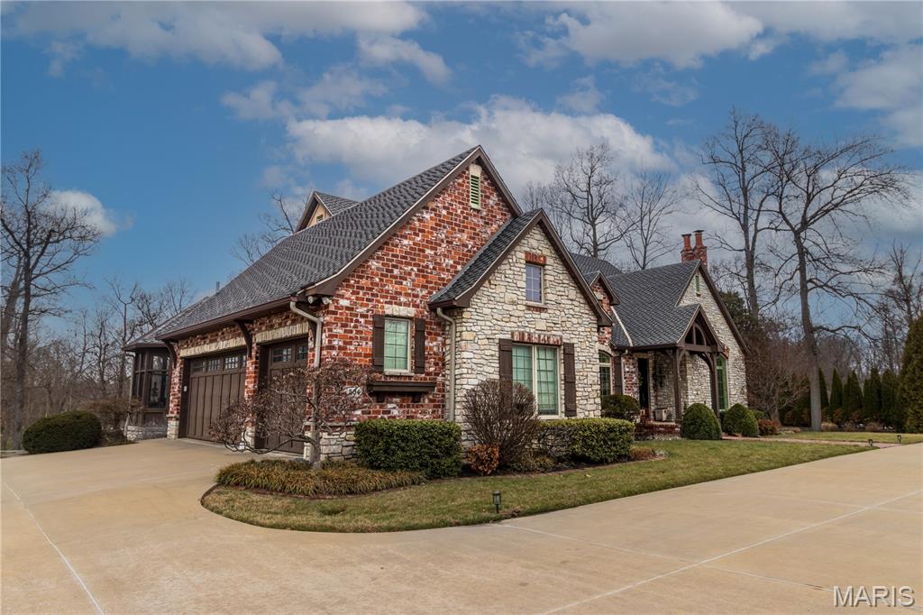 Windwood Lake Estate - Residential