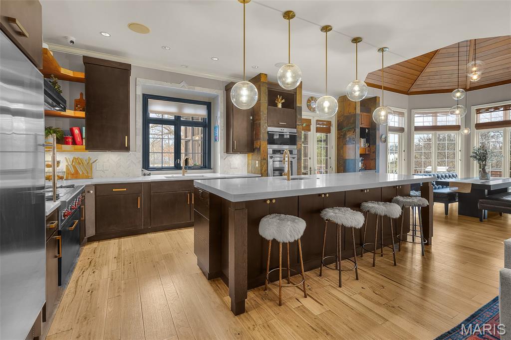 Windwood Lake Estate - Residential