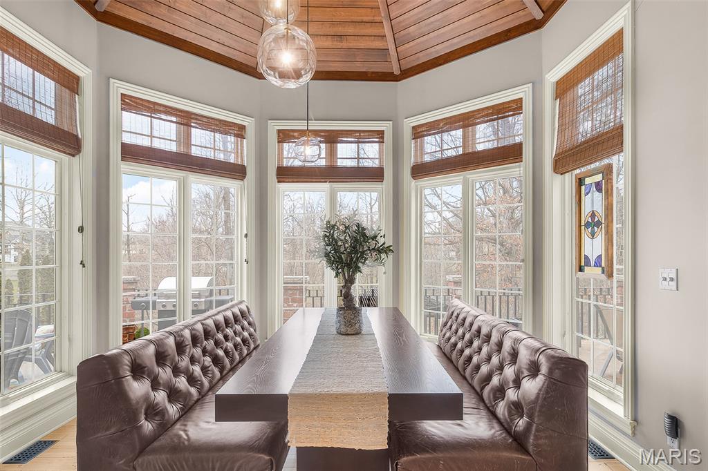 Windwood Lake Estate - Residential