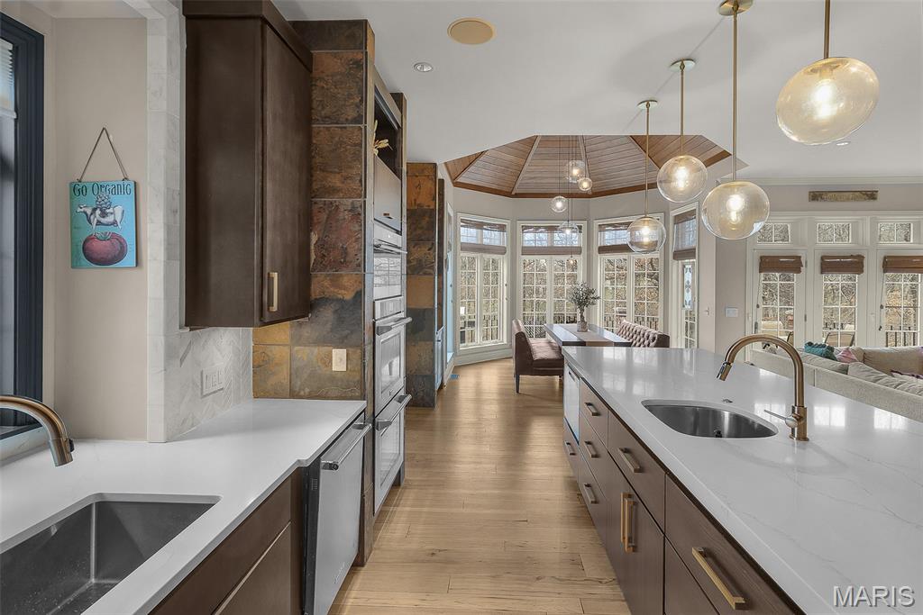 Windwood Lake Estate - Residential