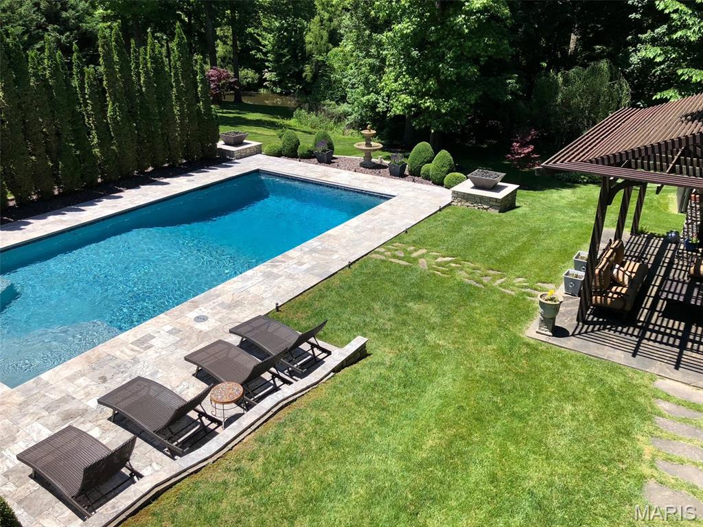 Windwood Lake Estate - Residential