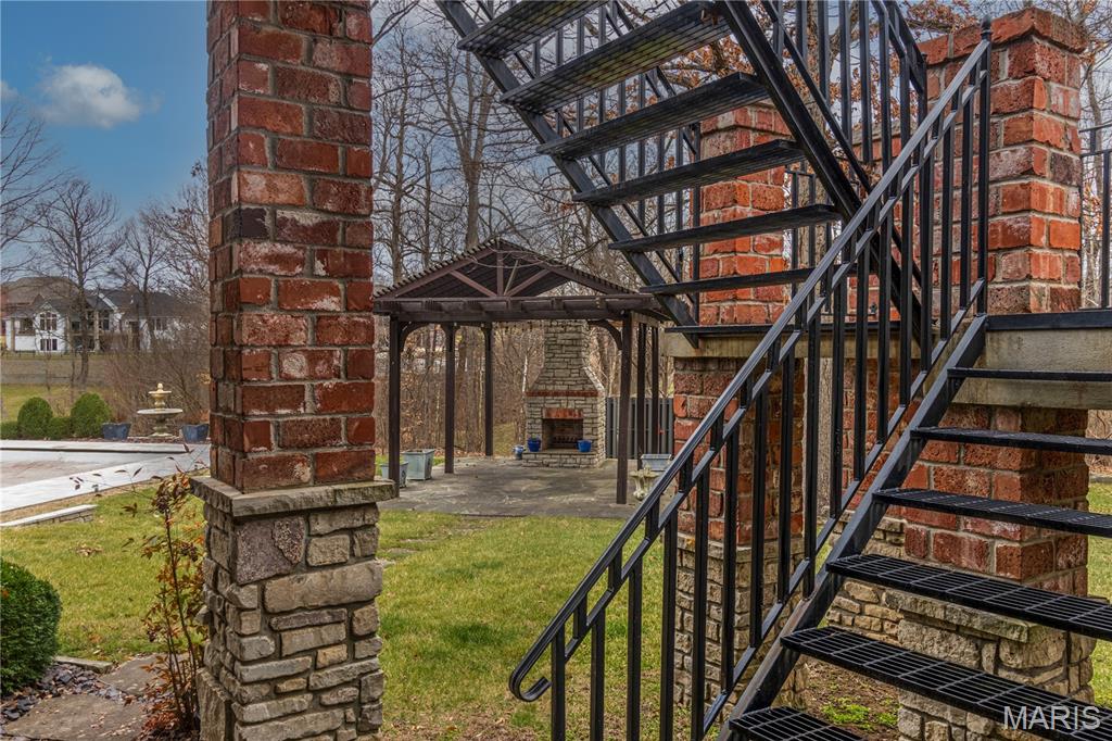 Windwood Lake Estate - Residential