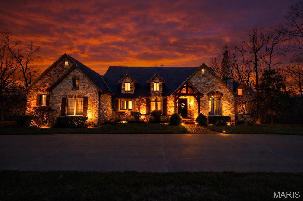 Windwood Lake Estate - Residential