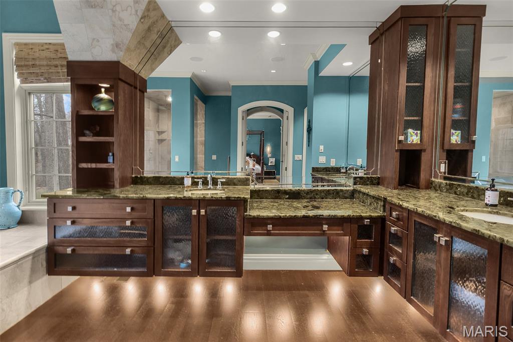 Windwood Lake Estate - Residential