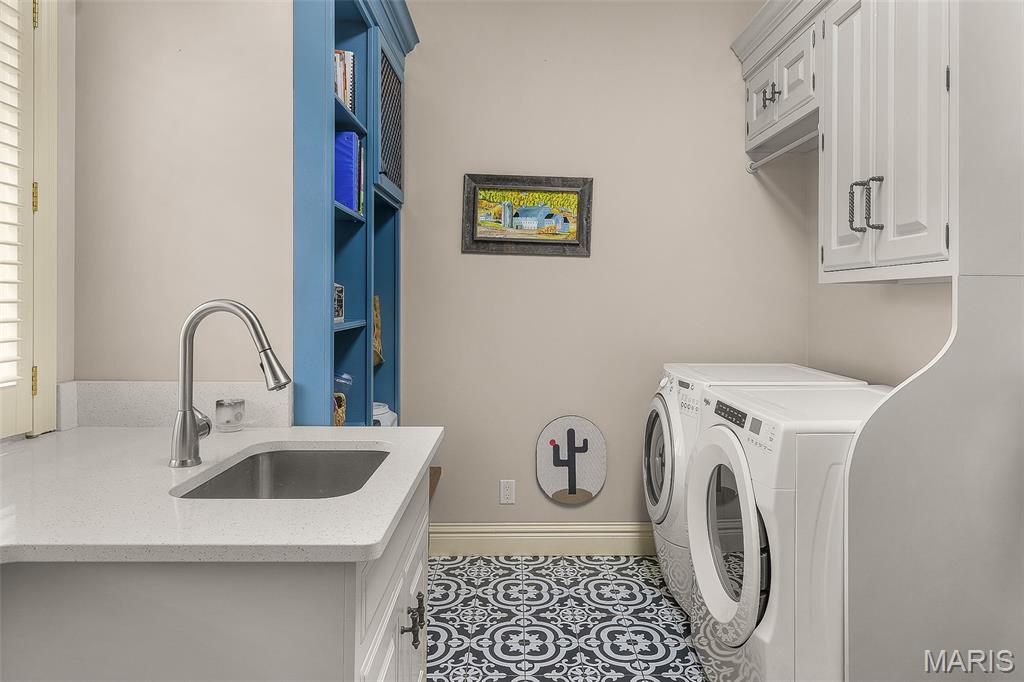 Windwood Lake Estate - Residential