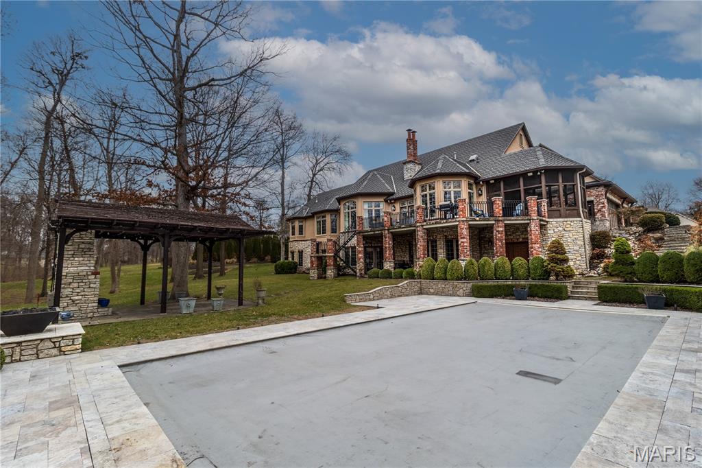 Windwood Lake Estate - Residential