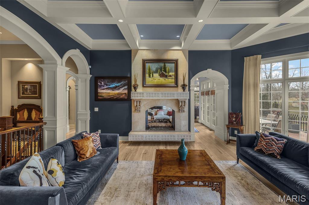 Windwood Lake Estate - Residential