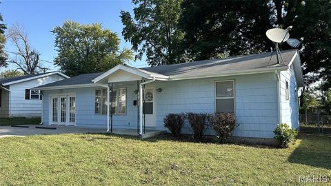 Tiny photo for 510 N 2nd Street, Elsberry, MO 63343 (MLS # 25067624)